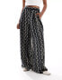 Фото #3 товара Nobody's Child Petite Zena wide leg trousers in geo print