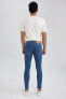 Фото #7 товара Skinny Comfort Fit Dar Rahat Kalıp Normal Bel Ekstra Dar Paça Yırtık Detaylı Jean Pantolon