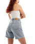 Фото #1 товара Urban Revivo denim jorts in light blue wash