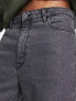 ASOS DESIGN – Jeans in verwaschenem Schwarz mit geradem Schnitt
