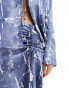 Vero Moda satin ruched front maxi skirt co-ord in blue crinkle print Синий, 2XS - фото #10