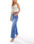 River Island Petite – Straight Jeans im 90er-Stil in verwaschenem Mittelblau