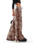 Фото #3 товара Miss Selfridge poplin wide leg pull on trouser in animal print co ord