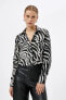 Kadın Zebra Desenli Uzun Kollu Cep Detaylı Gizli Düğmeli Gömlek 4WAK60065PW
