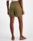 ფოტო #2 პროდუქტის Women's Pleated Elastic-Back Chino Shorts