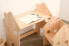 Montessori-Stuhl aus Kiefernholz.