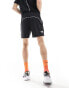 Фото #2 товара The North Face Training Hakuun contrast seam 5"" woven shorts in black