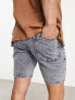 ASOS DESIGN – Schmal geschnittene Jeansshorts in blauer Acid-Waschung, mittlere Länge