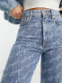HUGO – 435 – Jeans in Mittelblau mit Logo-Schriftzugmuster