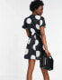 Фото #2 товара Vero Moda Tall romper playsuit in black with oversized white polka dots