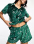 Фото #4 товара Chelsea Peers Christmas velvet revere top and short pyjama set with silver foil print in forest green