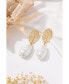 Фото #4 товара Matted Gold Sculpted Oversized Baroque Pearl Drop Earrings