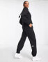 Фото #1 товара The North Face Essential oversized joggers in black Exclusive at ASOS