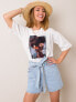 Фото #3 товара Женские джинсовые шорты Factory Price с поясом в цвет, свободный крой