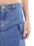 Фото #5 товара Levi's mini cargo denim skirt in mid blue