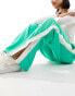 Фото #3 товара Nike Air mid rise break away woven trousers in spring green