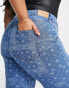 Фото #4 товара Only Curve – Sonny – Verkürzte Jeans mit Bandana-Print und weitem Bein