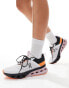 ON – Cloudnova X Training – Sneaker in Weiß und Orange