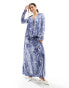 Vero Moda satin tie front open shirt co-ord in blue crinkle print синяя печать, XS - EU 34 - фото #2