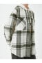 Фото #5 товара Рубашка женская Koton модель "Удлиненная накидка с капюшоном и карманами из двух разных тканей"