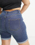 Фото #2 товара Simply Be longline denim shorts in mid vintage blue wash