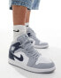 Фото #5 товара Air Jordan 1 mid trainers in white and navy