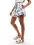 Фото #7 товара Abercrombie & Fitch linen blend shorts in white with blue floral print