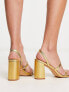RAID Wide Fit – Libra – Sandaletten in Gold mit Eidechsenmuster und Blockabsatz, weite Passform