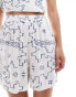 Фото #4 товара ONLY geo print shorts in white