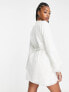Фото #2 товара Платье In The Style Tall – Эксклюзивное мини-платье зимнего белого цвета с пайетками и деталями на завязках