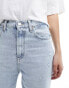 Фото #2 товара Tommy Jeans ultra high tapered mom jeans in light wash