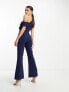 Lavish Alice – Ausgestellter, schulterfreier Jumpsuit in Marineblau