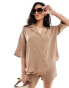 In The Style linen look short sleeve shirt co-ord in camel Бежевый, 36 - фото #1