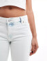 Фото #2 товара Monki Wakumi low waisted boot cut jeans in light bleach blue wash