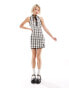 Фото #4 товара COLLUSION check mini dress with keyhole detail in mono check