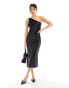 Фото #1 товара In The Style satin one shoulder midi dress in black