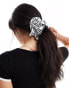 Фото #1 товара DesignB London organza check hair scrunchie in black and white