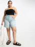 Фото #4 товара ASOS DESIGN Curve denim bermuda shorts with distressed hem in lightwash blue