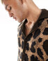 ASOS DESIGN knitted short sleeve button through polo in leopard print Коричневый, XS - Chest 36 - фото #4